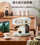 Petrus PE2190 進階級復古半自動咖啡機. 2.0萃取系統、萃取的咖啡油脂更多、咖啡溫度更高. 精準的溫控系統、溫度感應器、實時顯示溫度、能夠提升油脂濃度度、奶泡力度. 減震設計、泵壓意式咖啡機的聲音普遍都高、基本上接近靜音效果. 蒸汽調節大小自由調節. 復古造型、清新顏值. 92度恆溫出熱水，讓咖啡口感醇厚, 15bra意大利進口泵壓, 1.2L水箱, 低壓預浸泡, 鋁制蒸氣閥門