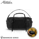 Freefly Packable Duffle 可在您需要時提供 30 升的防風雨空間，在您不需要時幾乎消失。超輕 UHMWPE 增強 Robic® 尼龍具有非凡的耐用性，而 UTS 塗層、密封接縫和密封拉鍊則具有防風雨設計。可調節肩帶和多個把手提供多種攜帶選擇。搭扣壓縮帶可以配置成背包帶，固定到貨物架，或連接外部設備。超長主隔層拉鍊和額外的前後口袋提供組織。要收起，請倒置到網眼前袋中或使用隨附的網眼壓縮袋進一步壓縮。